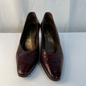 Vintage Joanna Wallace  Burgundy Crocodile Pattern Heels Pumps made in Canada